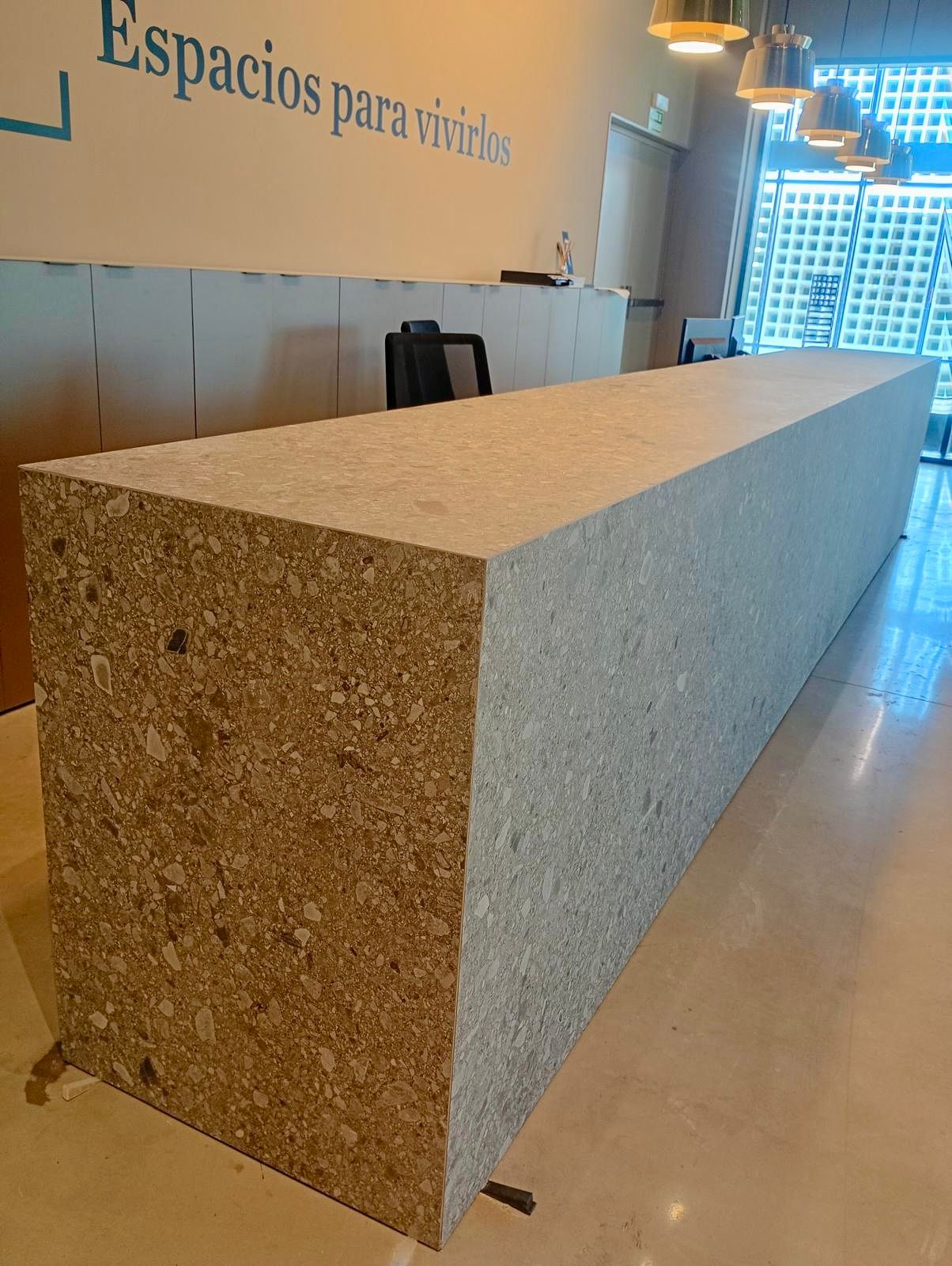 Mostrador de un local reformado — Construcciones Barcelona