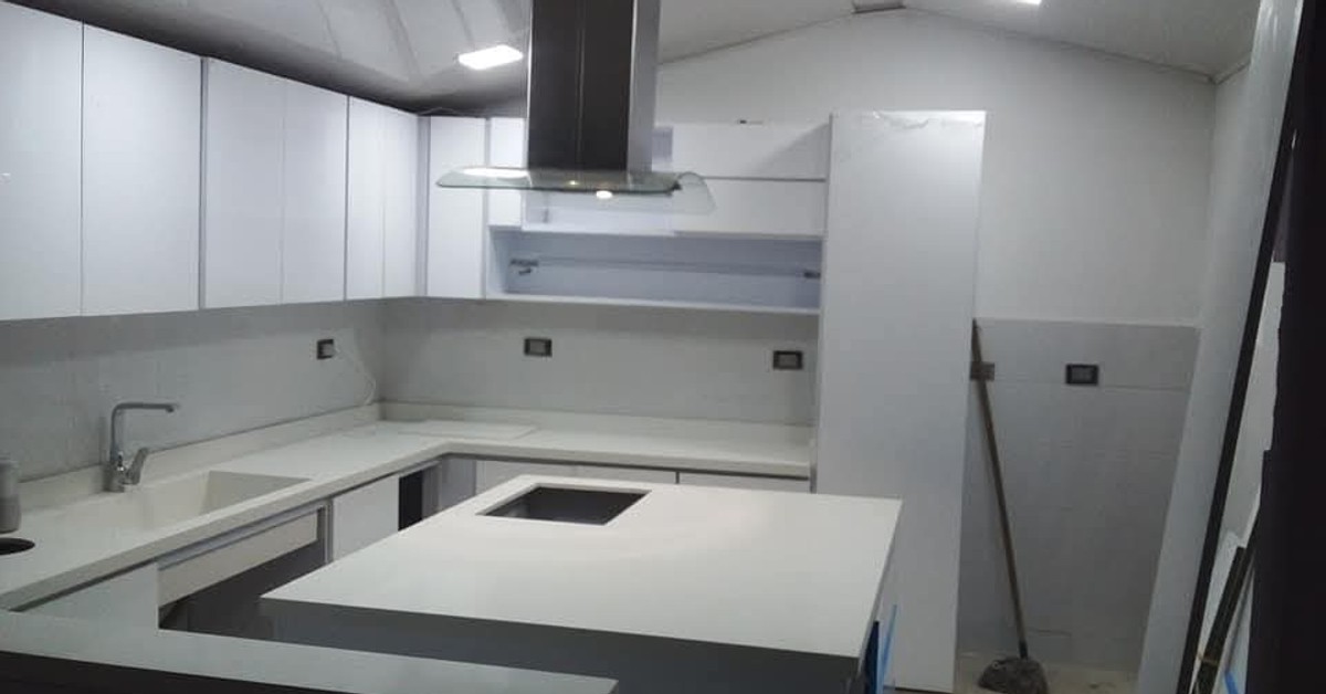 Demolición controlada de tabiquería en una reforma integral. — Construcciones Barcelona